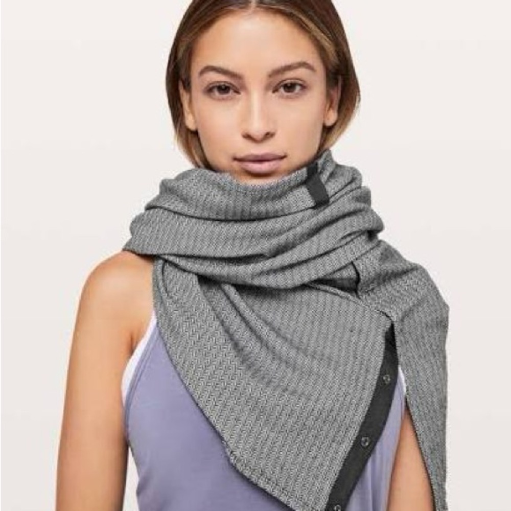 2 for $40// Lululemon Vinyasa Herringbone Scarf